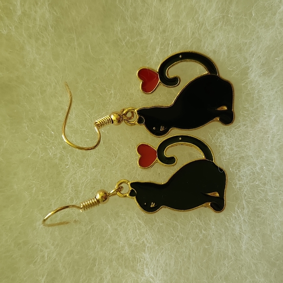 None Jewelry - Cat and heart earring